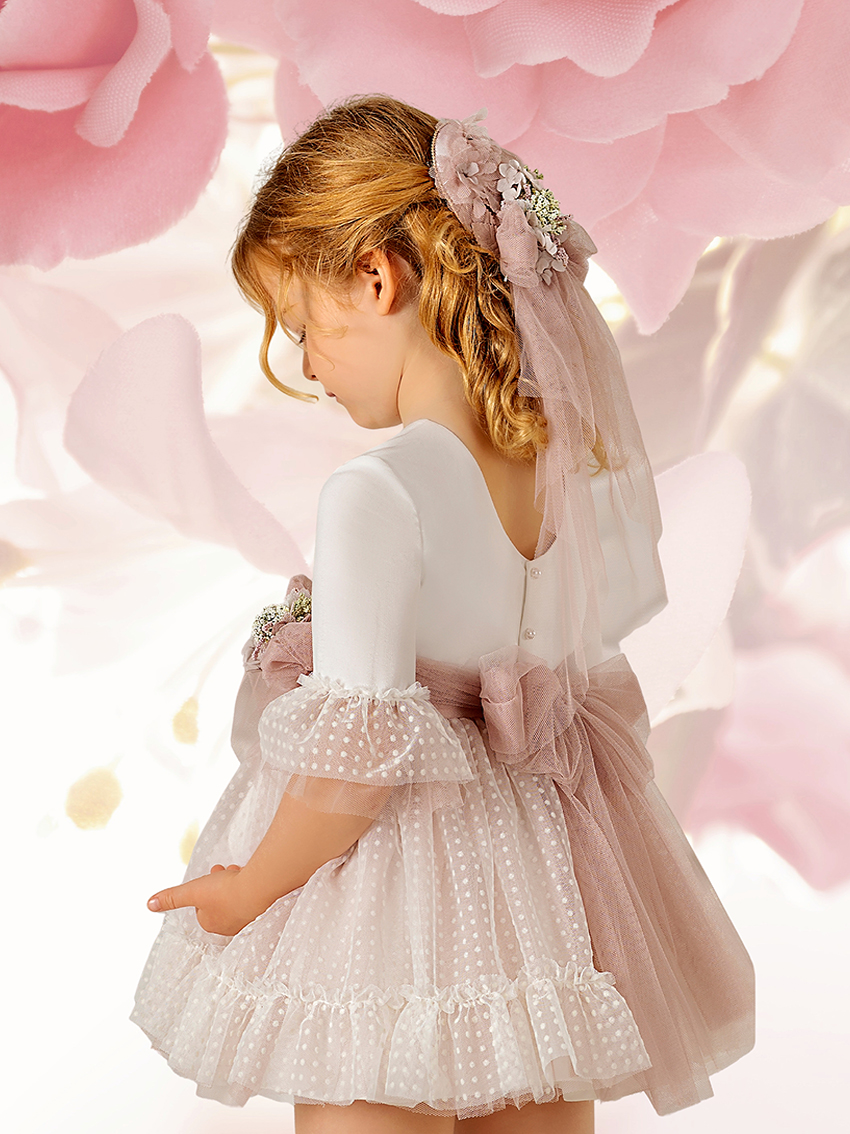 En este momento estás viendo Vestidos de ceremonia niña modernos: tendencias y consejos para elegir el ideal